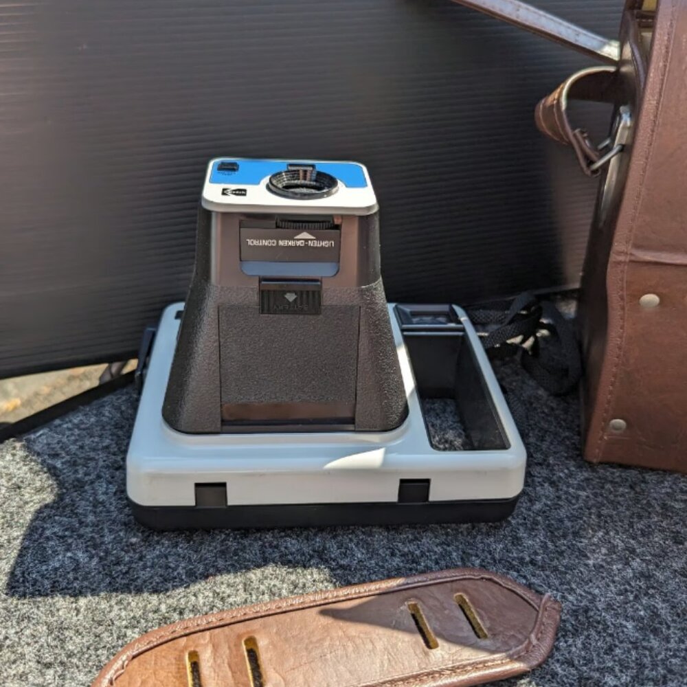 Kodak VINTAGE KODAK EK2 INSTANT CAMERA With Strap - Electronics Color: Grey - Picture 3 of 6